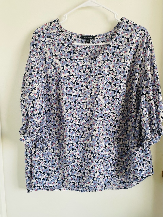 Well Worn Tops - Well Worn Floral Puff-Sleeve Blouse in Navy, White & Pink